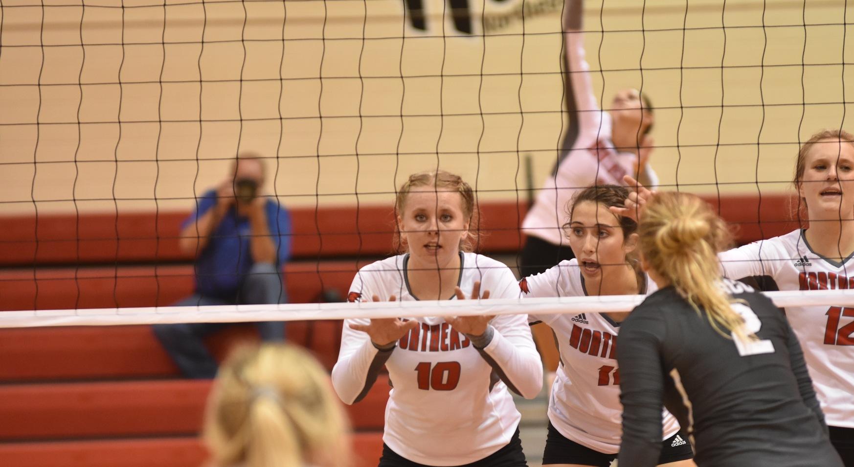No. 17 Hawks volleyball routs Southwestern in ICCAC action