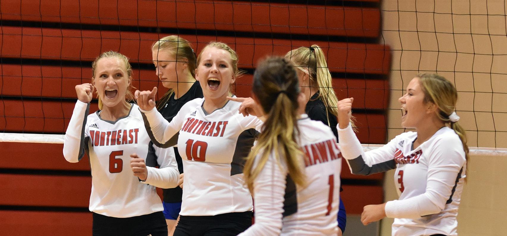 Hawks volleyball grabs two wins over non-conference foes